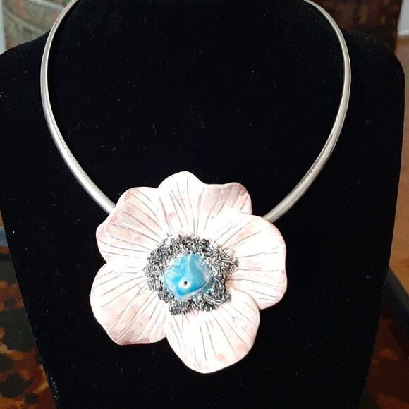 Vintage artisan one of a kind flower pin - Picture 2 of 3